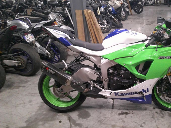 KAWASAKI ZX-6R 4
