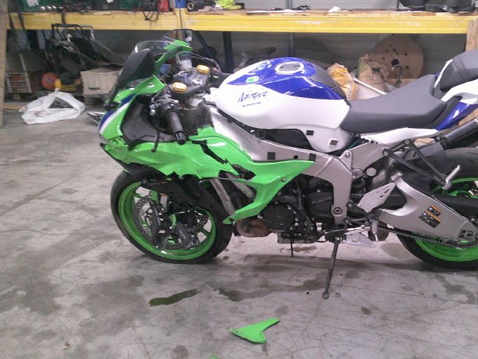 KAWASAKI ZX-6R 4