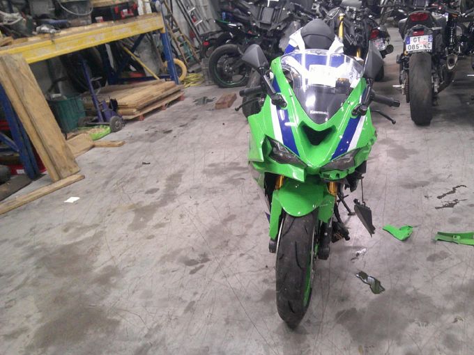 KAWASAKI ZX-6R 4