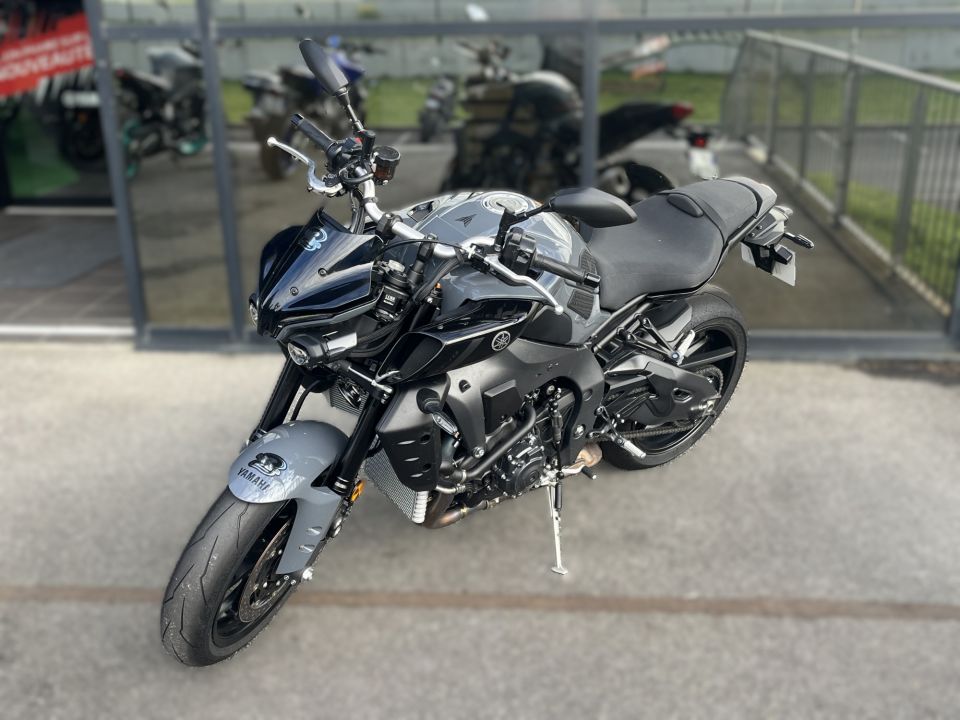 YAMAHA MT-10 4