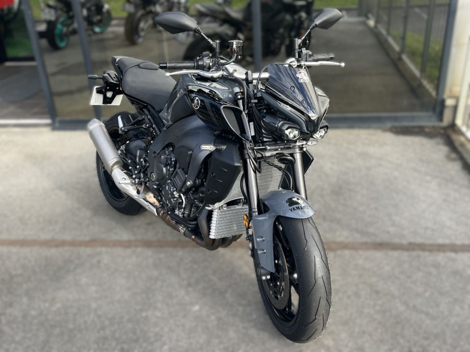 YAMAHA MT-10 4