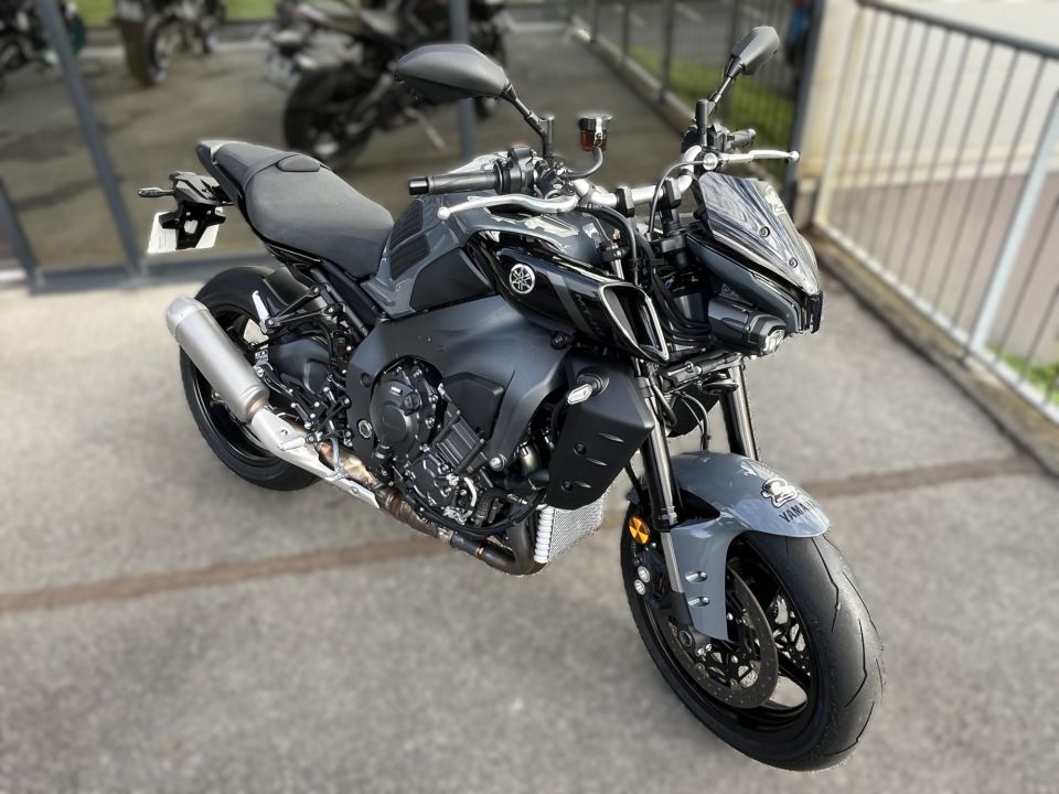 YAMAHA MT-10 4