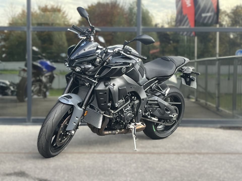 YAMAHA MT-10 4