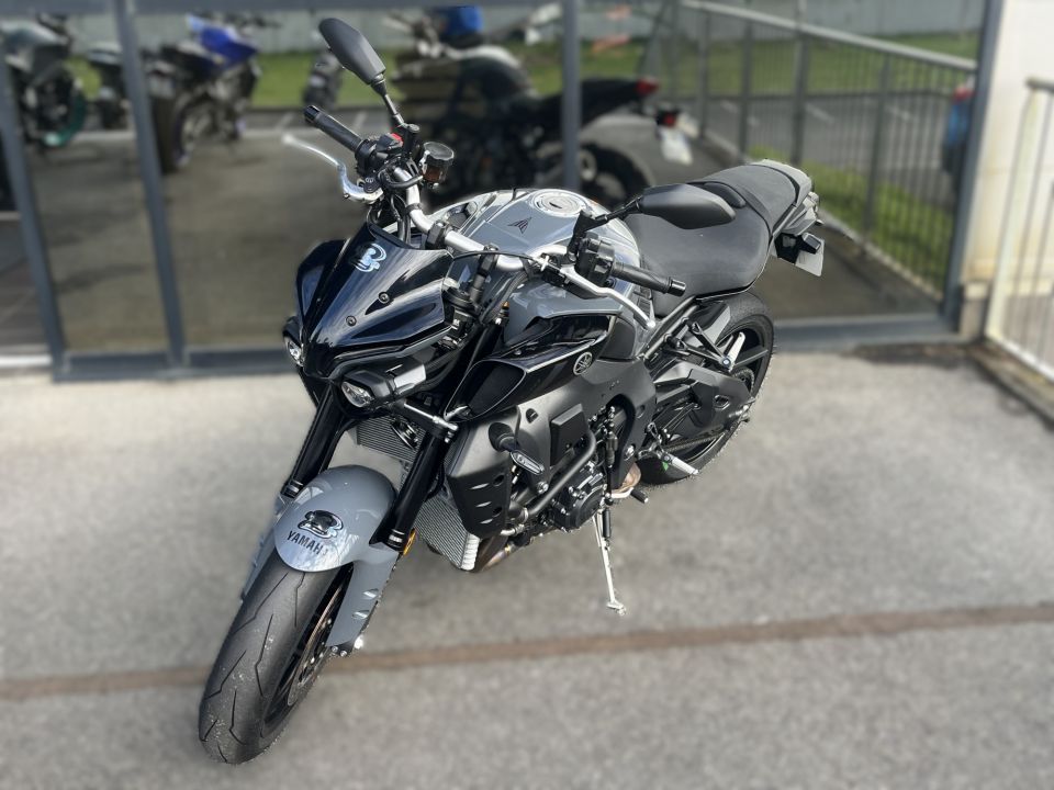 YAMAHA MT-10 4