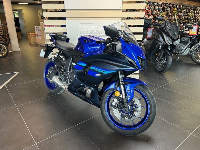 YAMAHA YZF-R7 4
