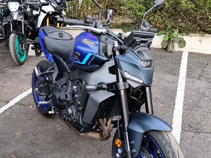 YAMAHA MT-09 4