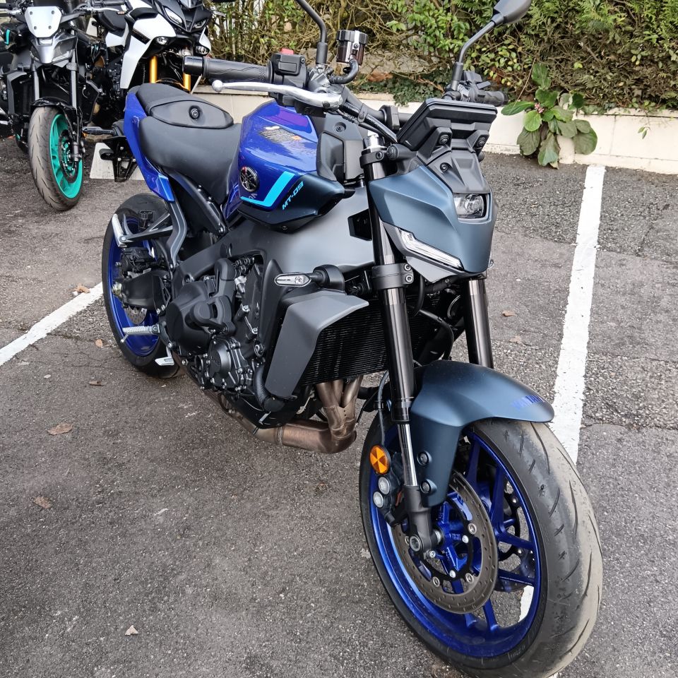 YAMAHA MT-09 4