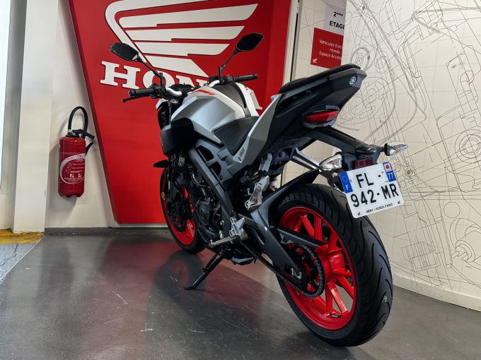 YAMAHA MT-125 4