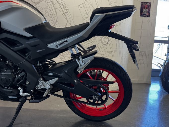 YAMAHA MT-125 4