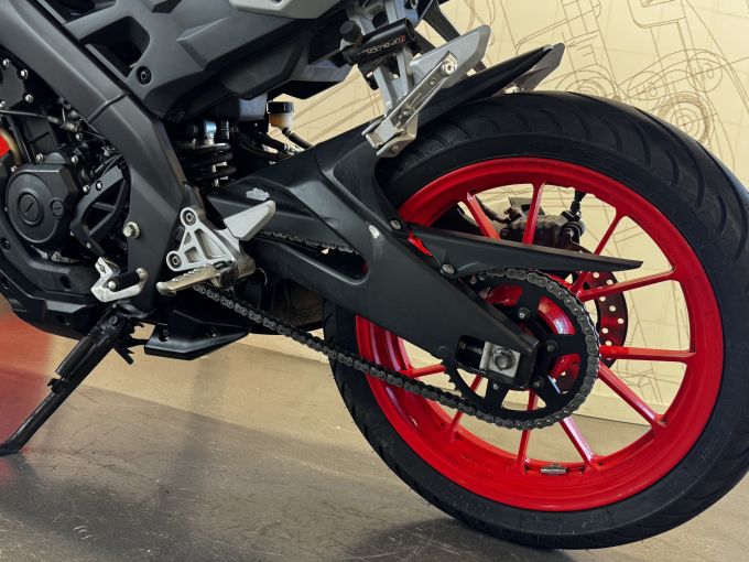 YAMAHA MT-125 4