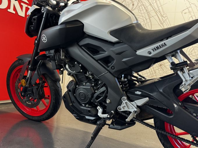 YAMAHA MT-125 4