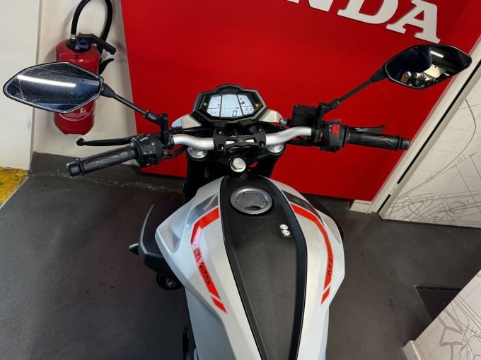 YAMAHA MT-125 4