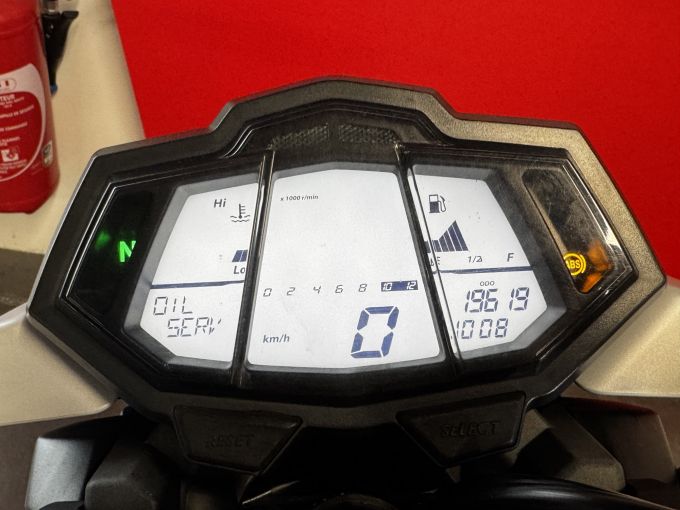 YAMAHA MT-125 4