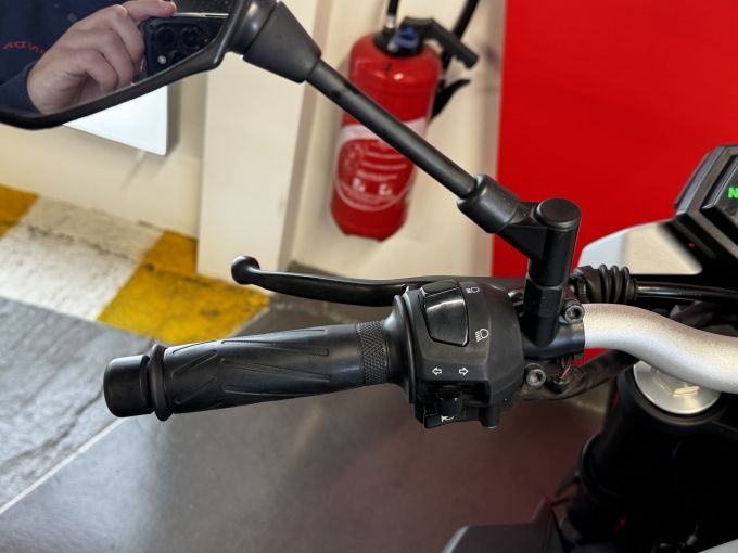 YAMAHA MT-125 4