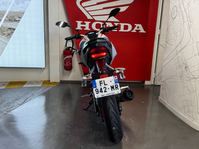 YAMAHA MT-125 4