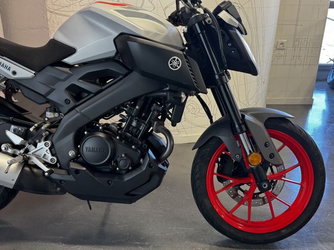 YAMAHA MT-125 4