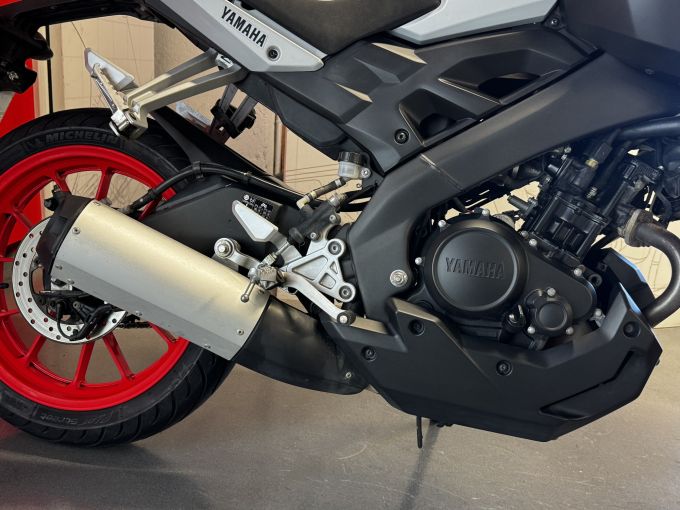 YAMAHA MT-125 4