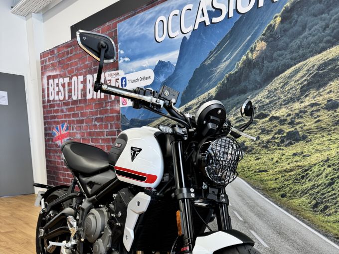 TRIUMPH TRIDENT 660 4