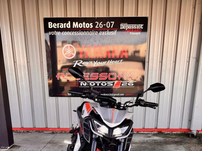 YAMAHA MT-09 4