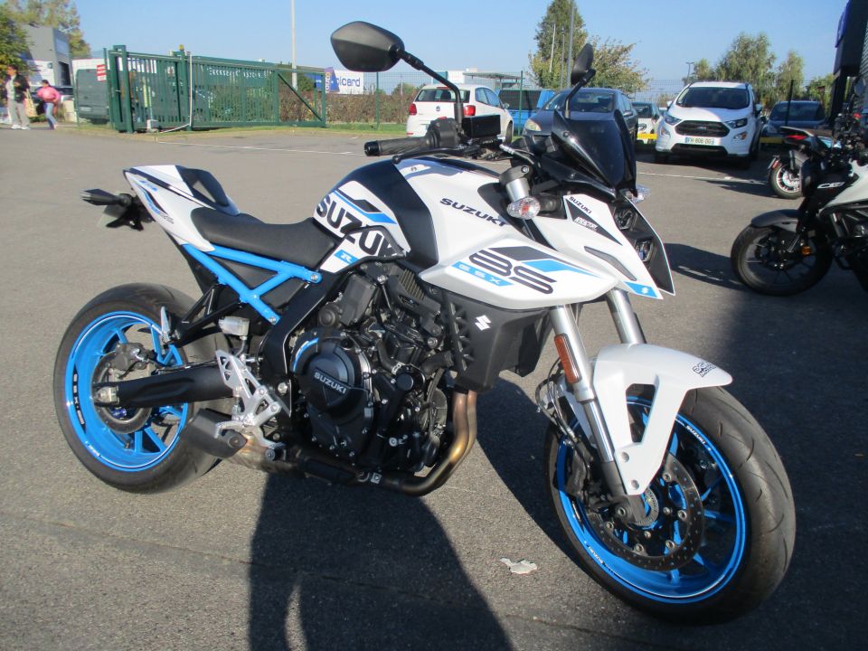 SUZUKI GSX-8S 4