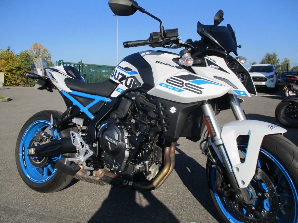 SUZUKI GSX-8S 4