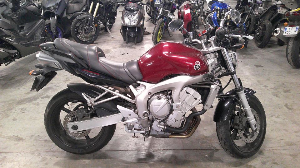 YAMAHA FZ6 600 FAZER 4