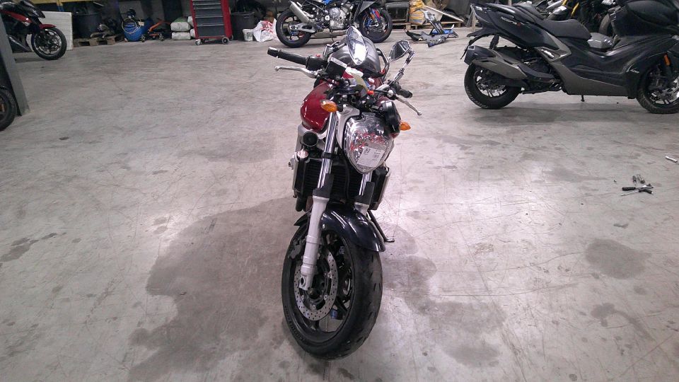 YAMAHA FZ6 600 FAZER 4