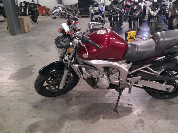 YAMAHA FZ6 600 FAZER 4