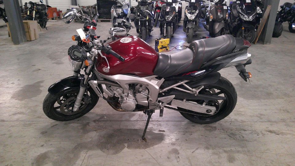 YAMAHA FZ6 600 FAZER 4