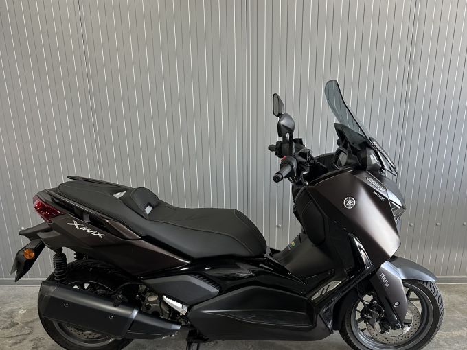 YAMAHA XMAX 300 Tech Max 4