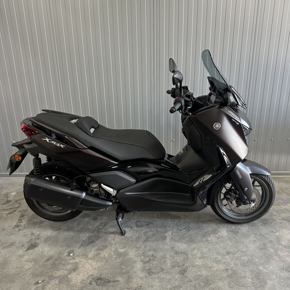 YAMAHA XMAX 300 Tech Max 4
