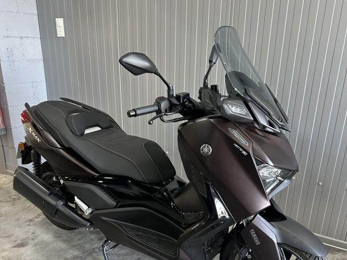 YAMAHA XMAX 300 Tech Max 4