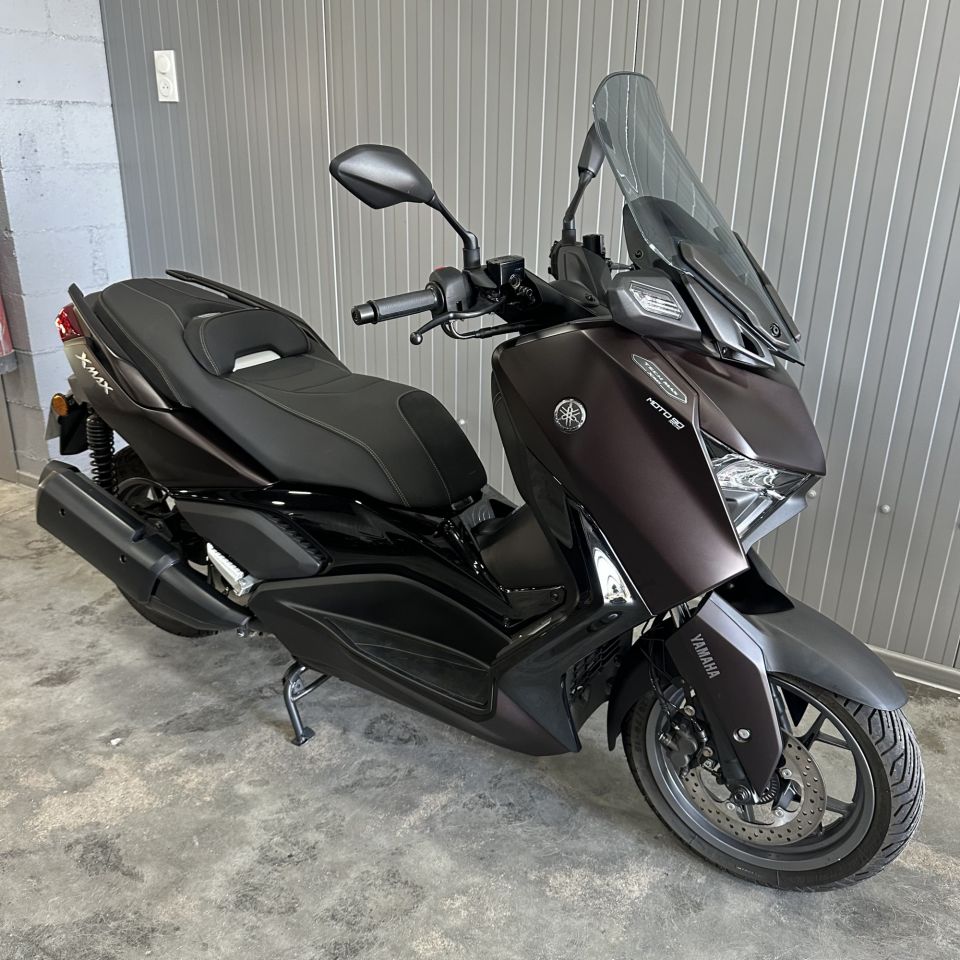 YAMAHA XMAX 300 Tech Max 4