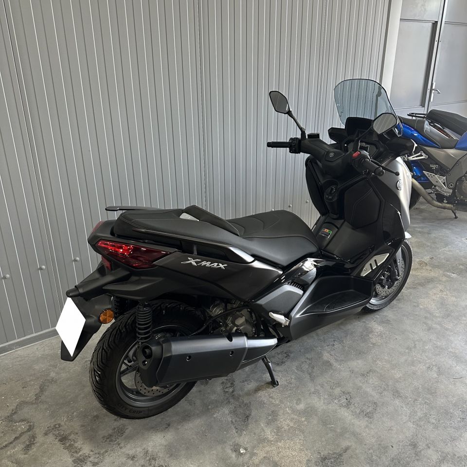 YAMAHA XMAX 300 Tech Max 4