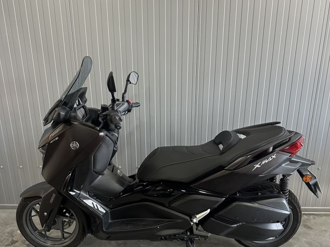YAMAHA XMAX 300 Tech Max 4
