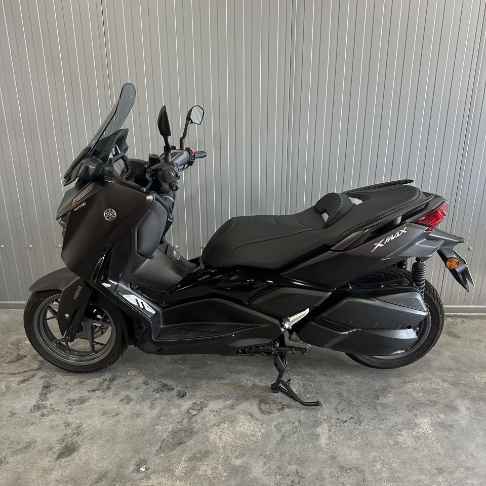 YAMAHA XMAX 300 Tech Max 4