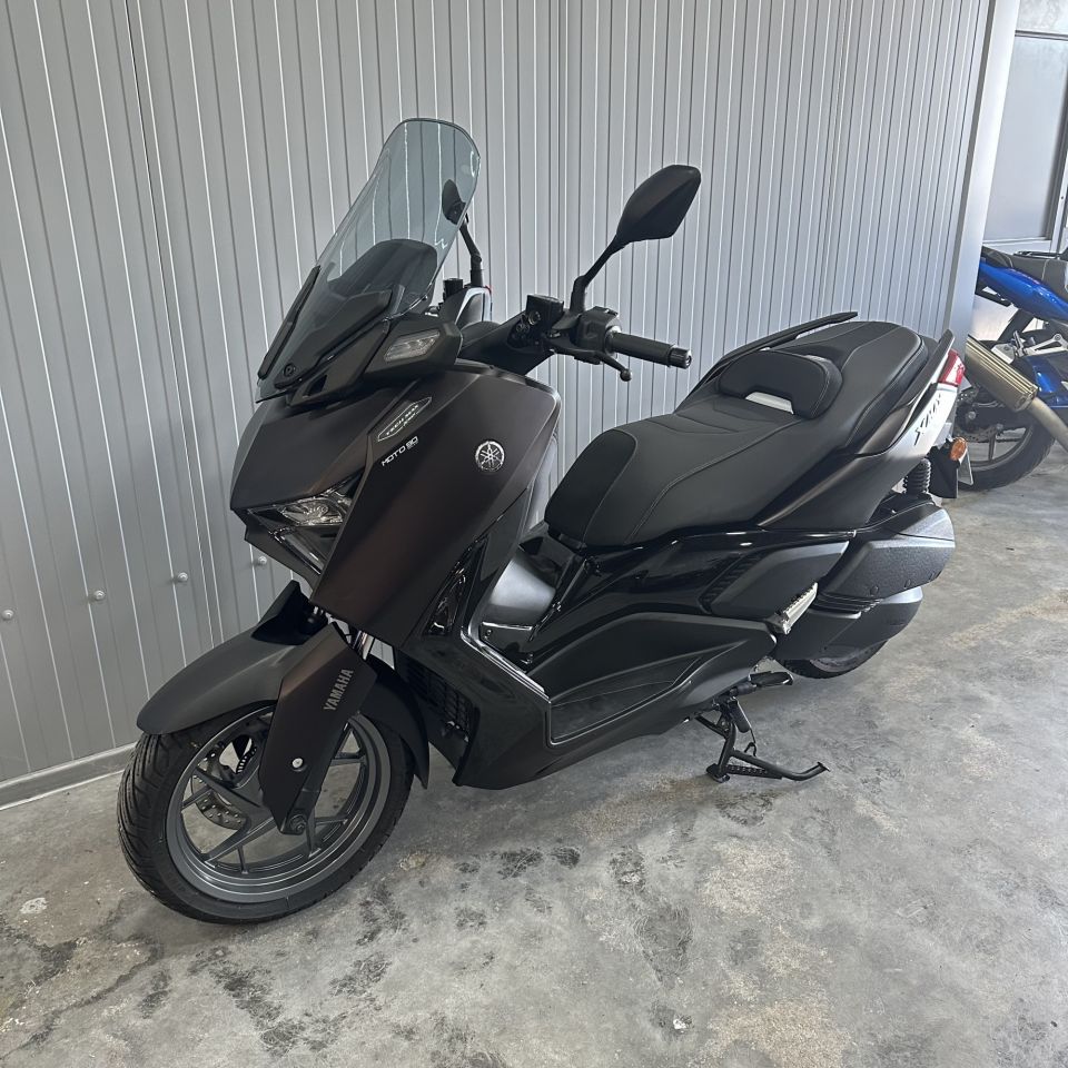 YAMAHA XMAX 300 Tech Max 4