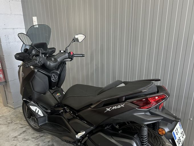 YAMAHA XMAX 300 Tech Max 4