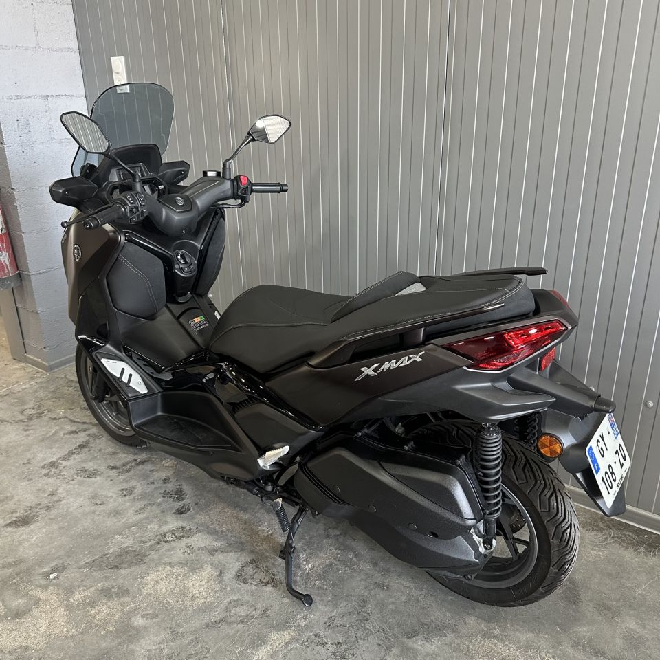 YAMAHA XMAX 300 Tech Max 4