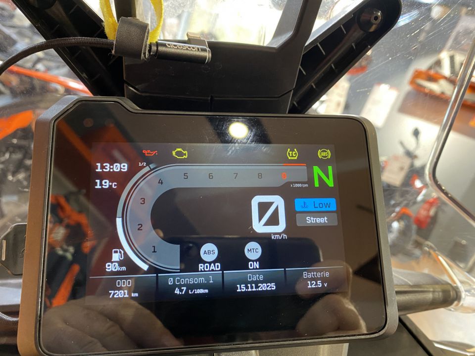 KTM 890 ADVENTURE R 4