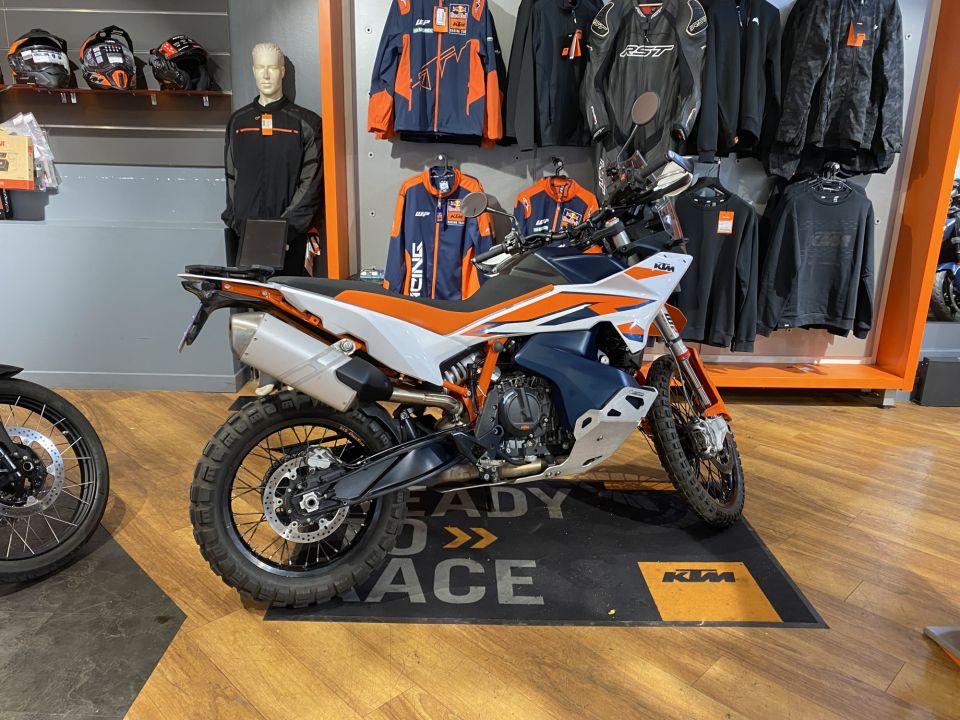 KTM 890 ADVENTURE R 4