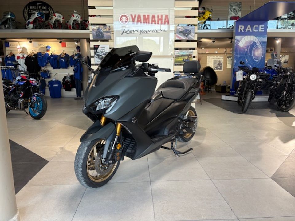 YAMAHA PROMOTION XP T-MAX 560 TECH MAX KAMO OHLINS 141€/MOIS* GTIE 12 MOIS +DE 5750€ D'EQUIPEMENT 4