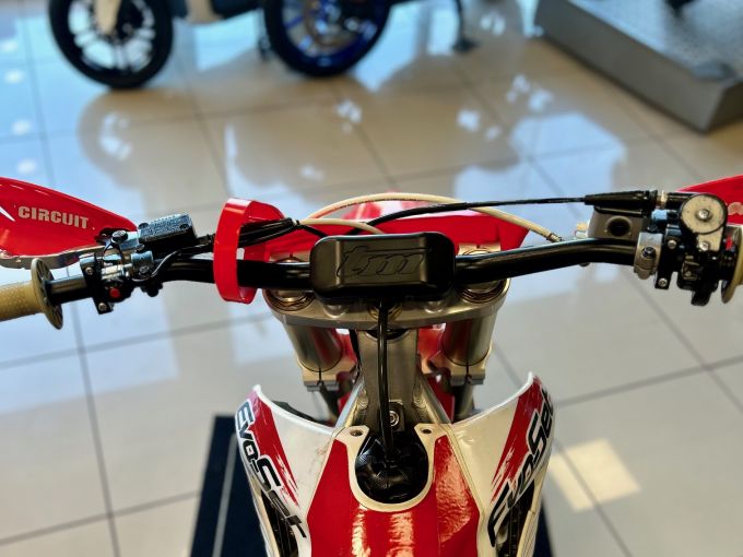 TM CROSS 4