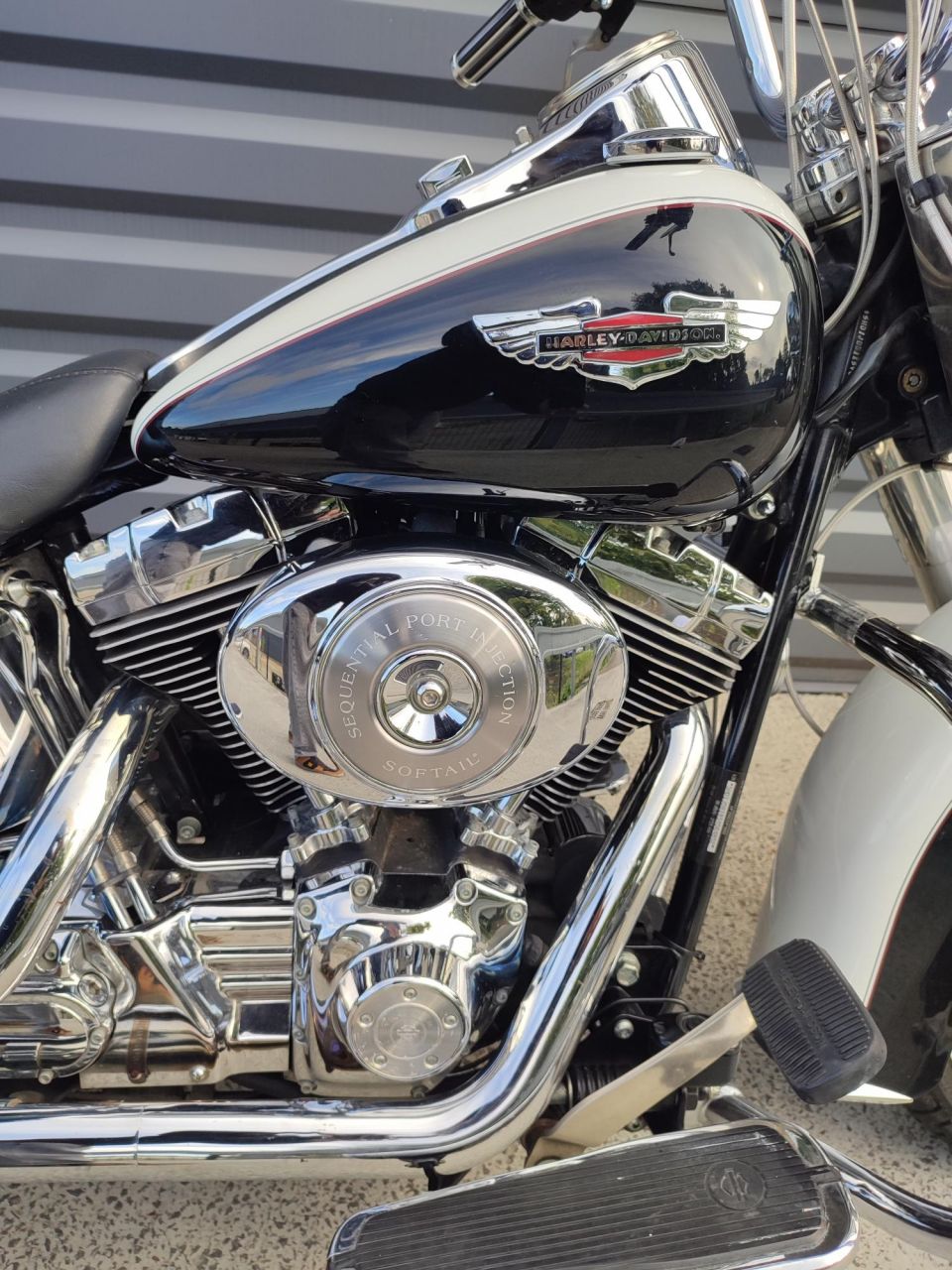 HARLEY-DAVIDSON SOFTAIL DELUXE 1450 4