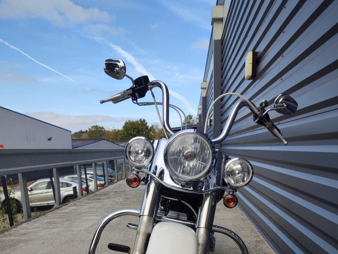 HARLEY-DAVIDSON SOFTAIL DELUXE 1450 4