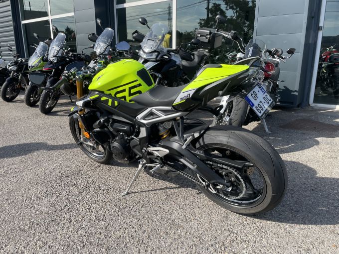TRIUMPH STREET TRIPLE 795 MOTO 2 4