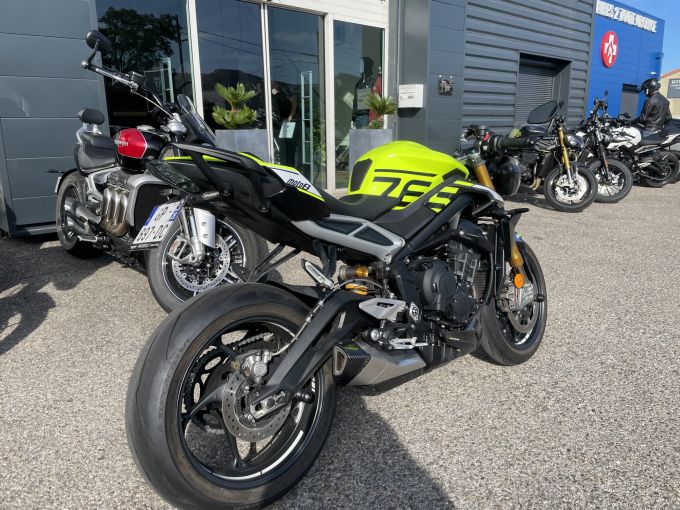 TRIUMPH STREET TRIPLE 795 MOTO 2 4