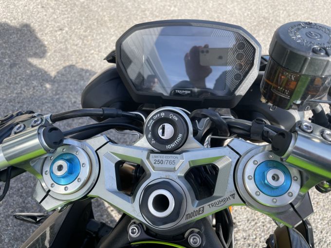 TRIUMPH STREET TRIPLE 795 MOTO 2 4