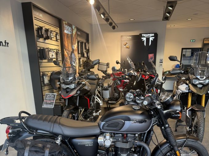 TRIUMPH Bonneville T120 Black 4