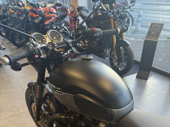 TRIUMPH Bonneville T120 Black 4